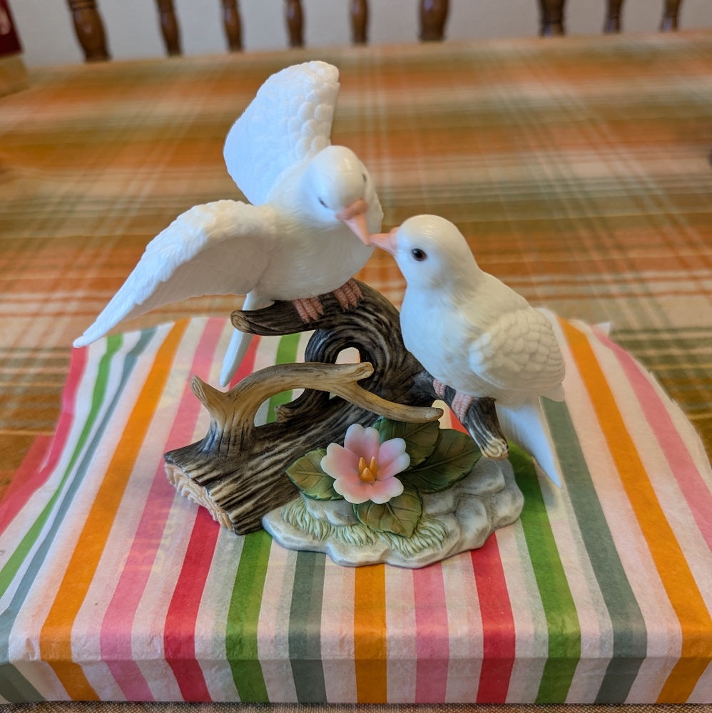 Lefton Dove figurine
